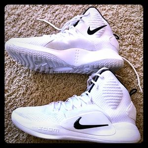 SUPER STAR  Nike Women’s  basketball shoes.